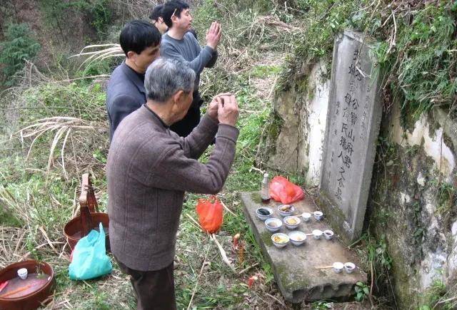 出高官祖坟征兆