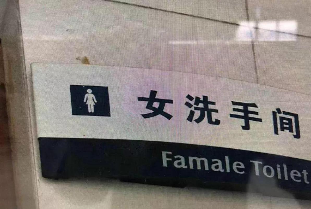 女子带男童进女更衣室被提醒,带10岁男孩进女更衣室违法吗